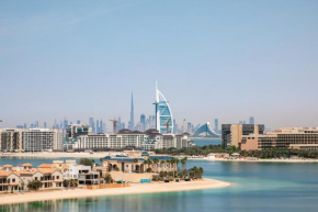 Maison Privee - Spacious Apt on Palm Jumeirah w Sea Views and Premium Facilities Access